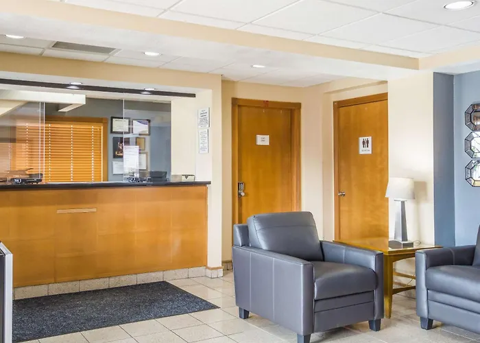 Econo Lodge Inn & Suites I-35 At Shawnee Mission